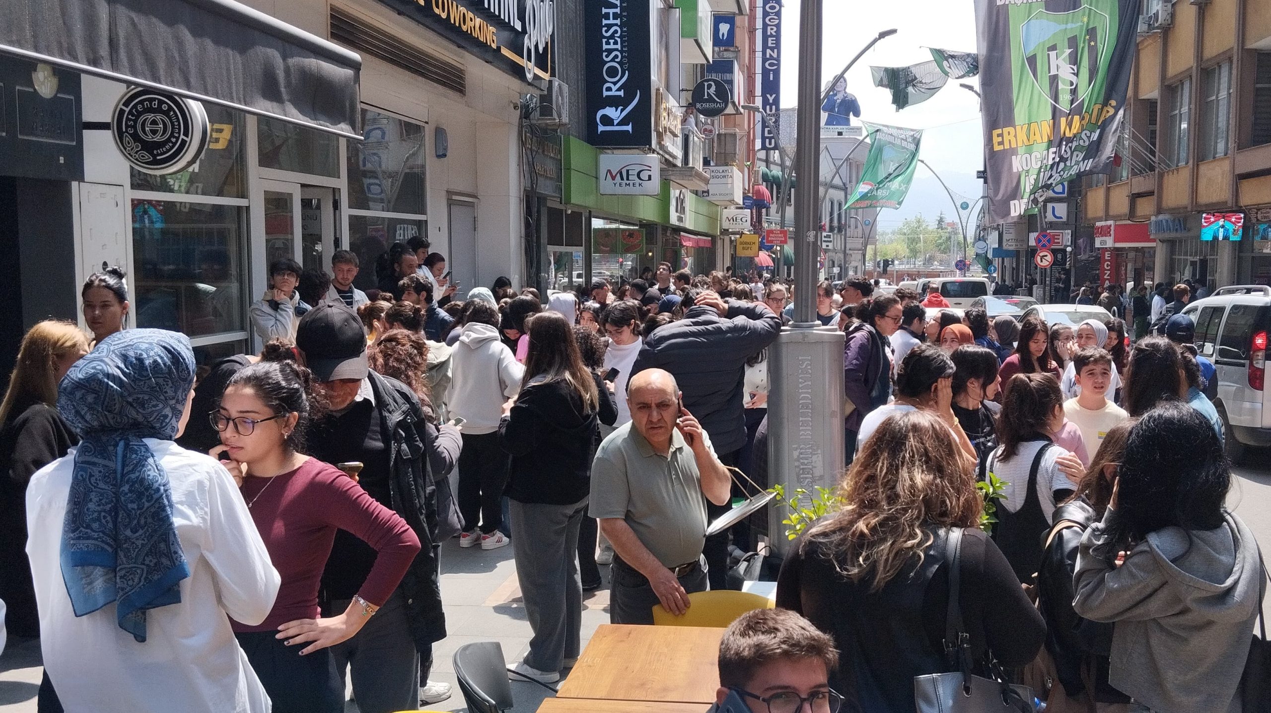 İstanbul’daki depreme siyasetçilerden ortak mesaj: ‘Tüm imkanlarımızla halkın yanındayız’