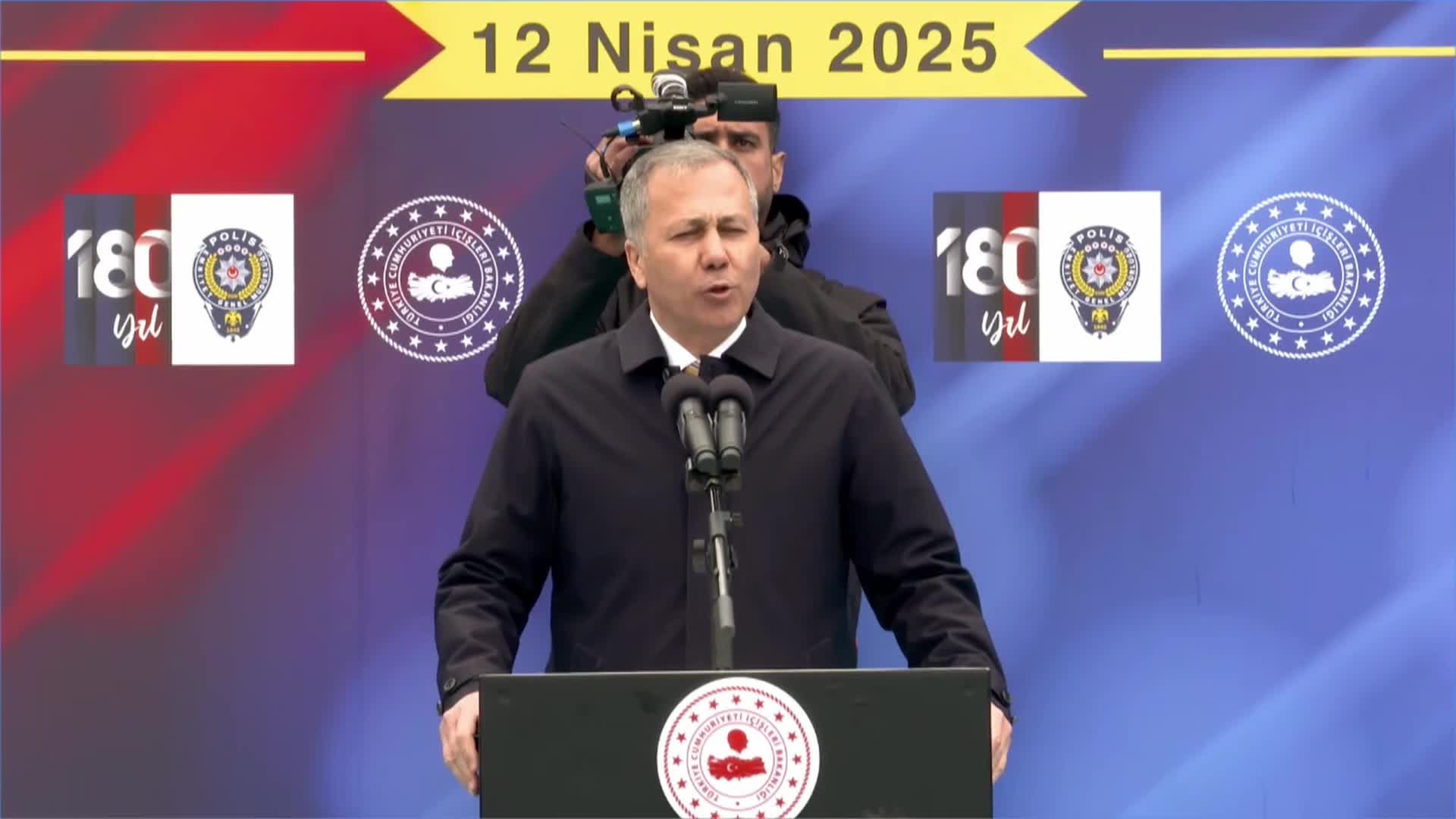 Yerlikaya’dan çevik kuvvet polislerine: ‘İnsan hakları ilkelerine bağlı kaldınız, dünyaya örnek oldunuz’