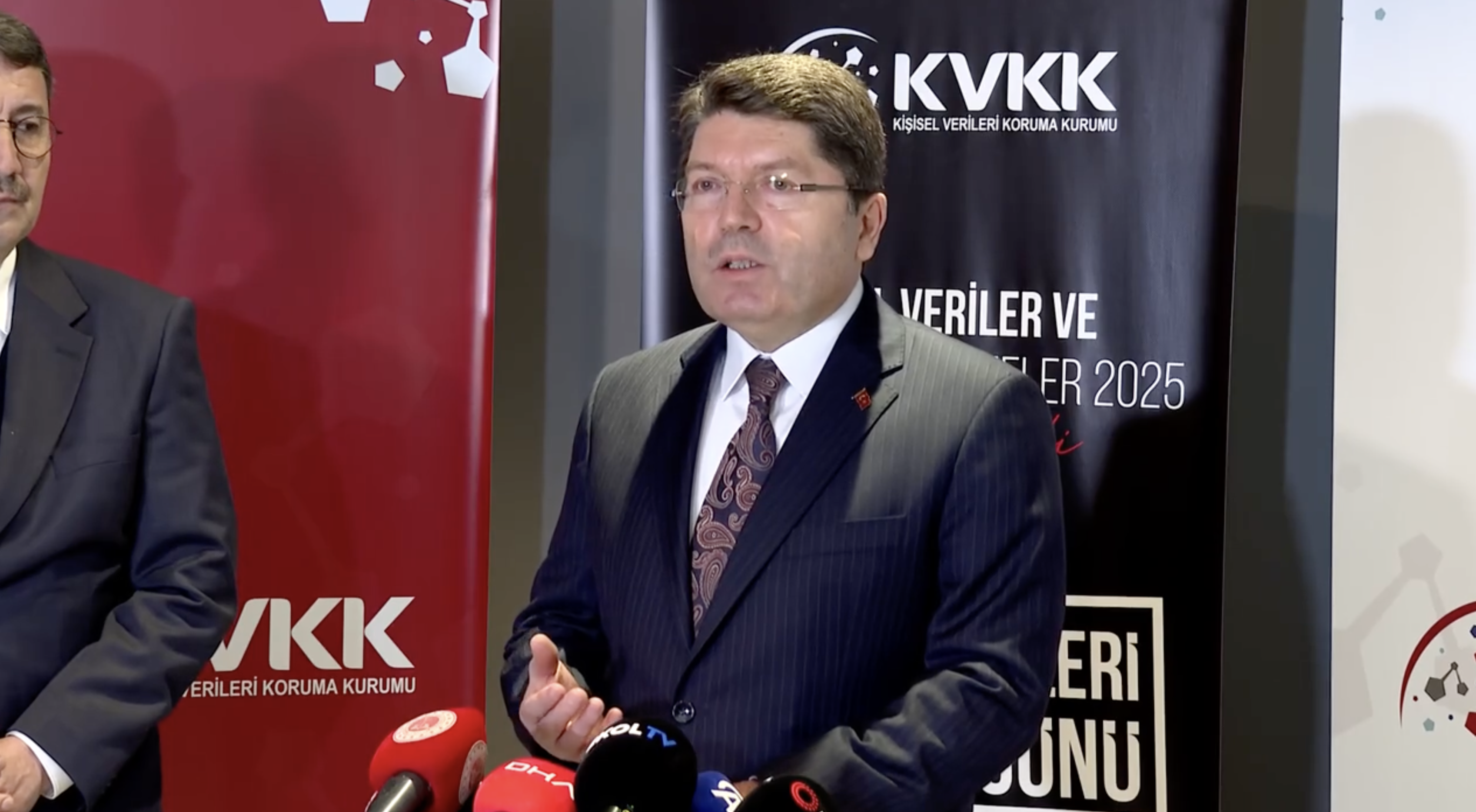 Adalet Bakanı Tunç: Türkiye’de çıplak arama uygulaması yoktur