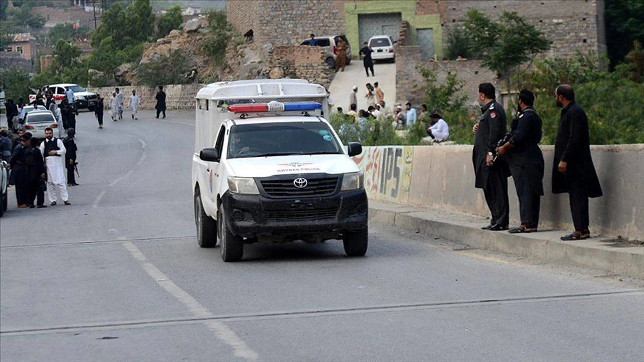 Pakistan’da bombalı saldırı: 4 güvenlik görevlisi hayatını kaybetti