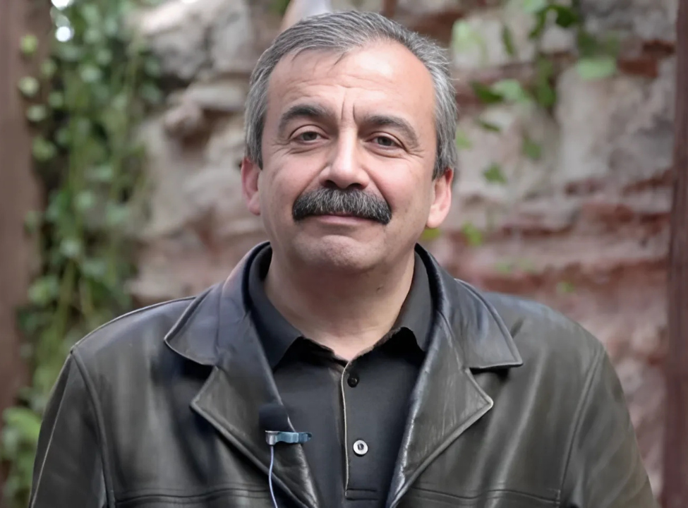 Ercüment Akdeniz’den Sırrı Süreyya Önder’e​: Barış köprüsü olan bir cüret adamıdır