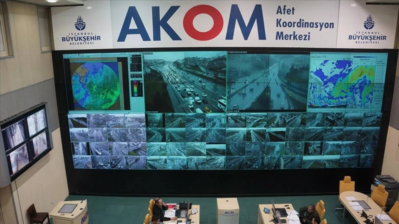 AKOM’dan İstanbul için uyarı: Artçılar sürecek, hasarlı binalara yaklaşmayın