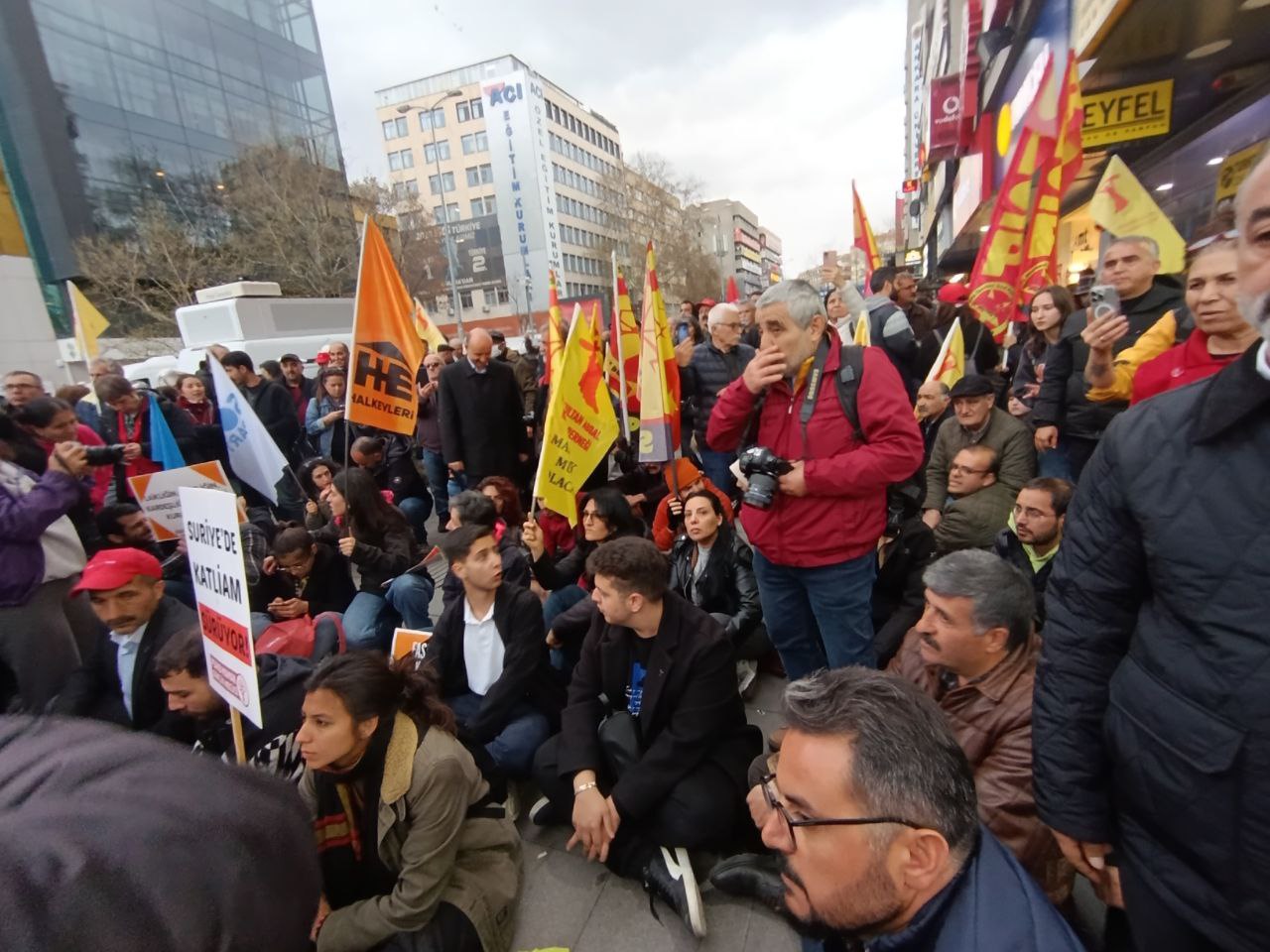 Alevi kurumlarının Adalet Bakanlığı’na yürüyüşüne polis engeli
