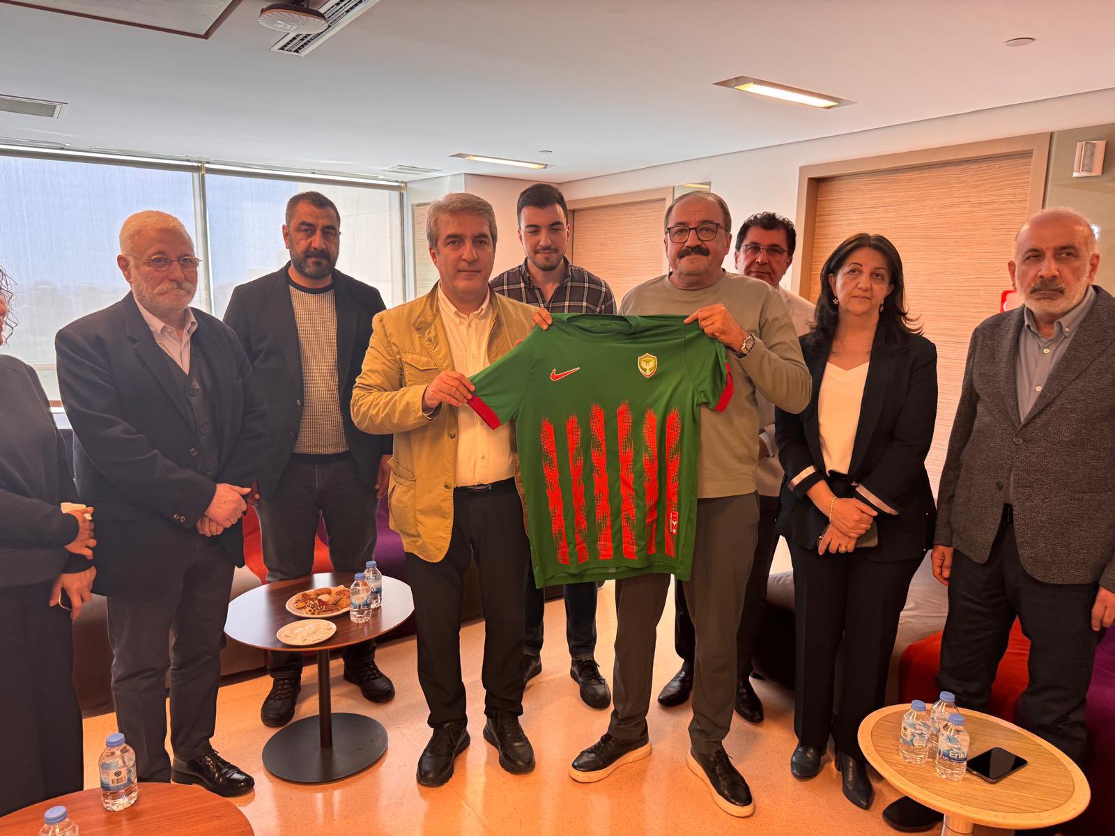 Amedspor’dan Sırrı Süreyya Önder ziyareti