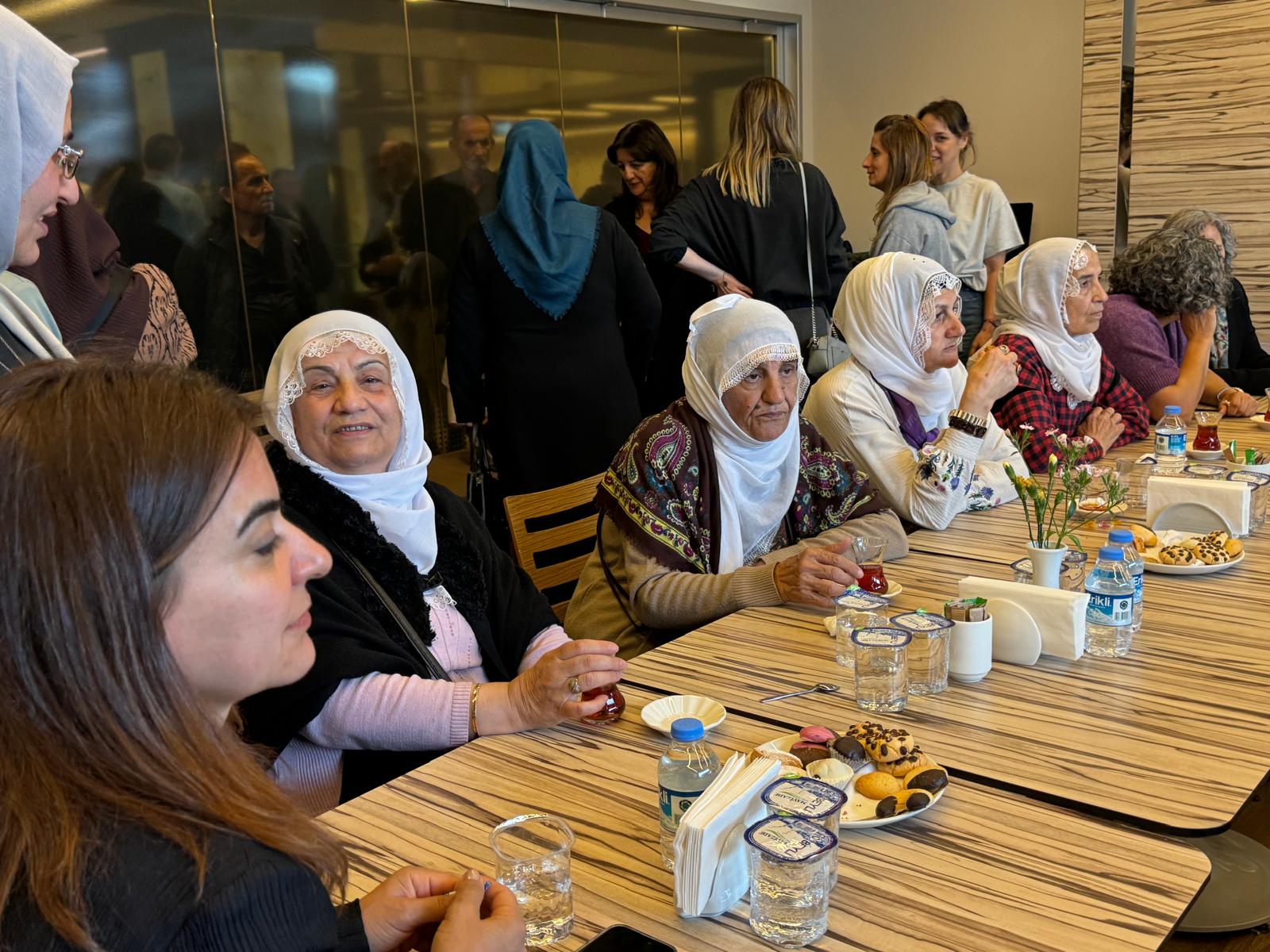 Barış Anneleri’nden Sırrı Süreyya Önder’e ziyaret