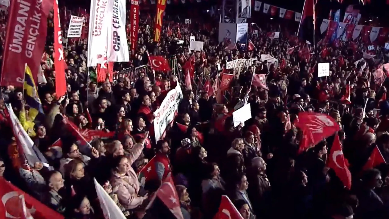Beylikdüzü’nde CHP’den ‘Millet İradesine Sahip Çıkıyor’ mitingi
