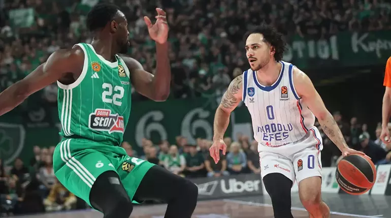 Anadolu Efes Atina’da 15 sayıdan döndü saha avantajını aldı: 79-76
