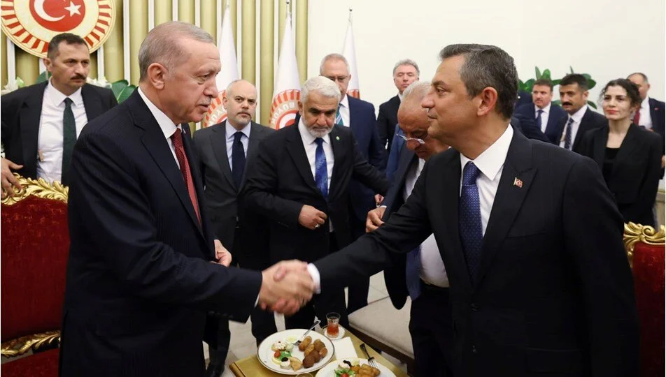 Cumhurbaşkanı Erdoğan’dan Özgür Özel’e 500 bin liralık ‘cuntacı’ davası