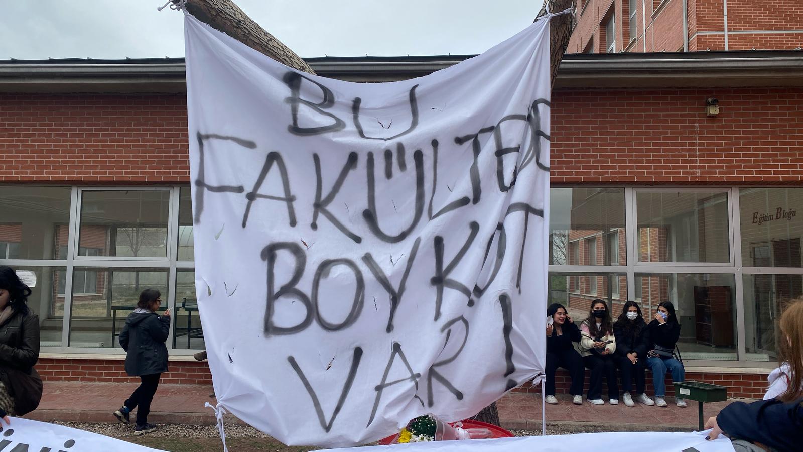 Üniversite öğrencilerinden ekonomik boykot çağrısı: ‘2 Nisan’da alışveriş yapmıyoruz’