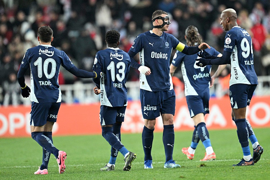 Fenerbahçe Sivas deplasmanında 3 puanı 3 golle aldı: 3-1