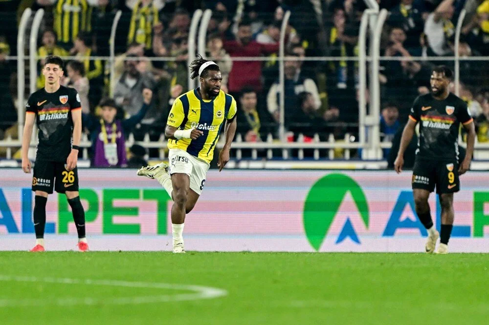 Kayserisporla berabere kalan Fenerbahçe zirveden bir adım uzaklaştı: 3-3