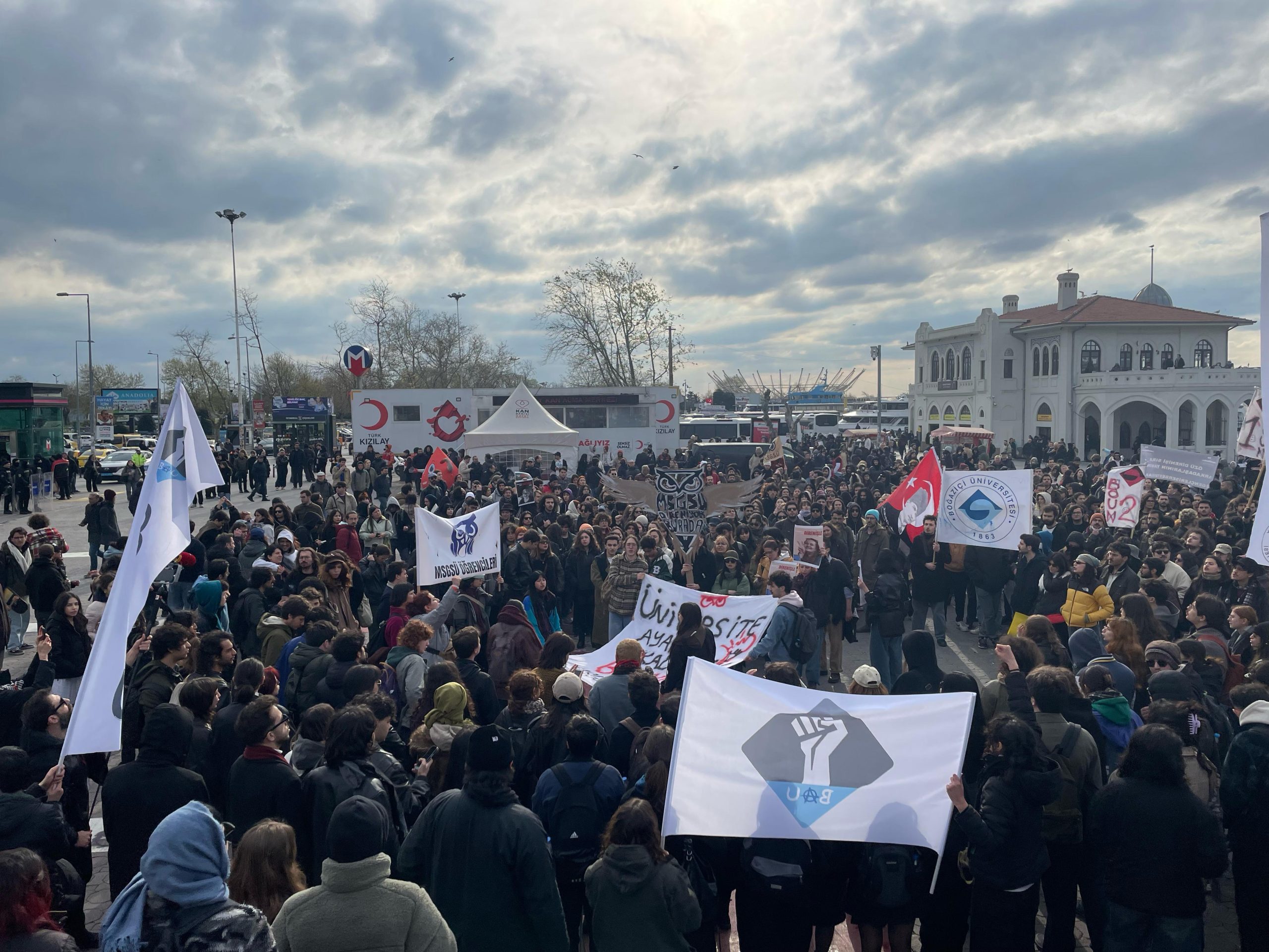 Üniversite öğrencileri Kadıköy’de ‘Gençlik Dayanışma Sahnesi’ için buluştu