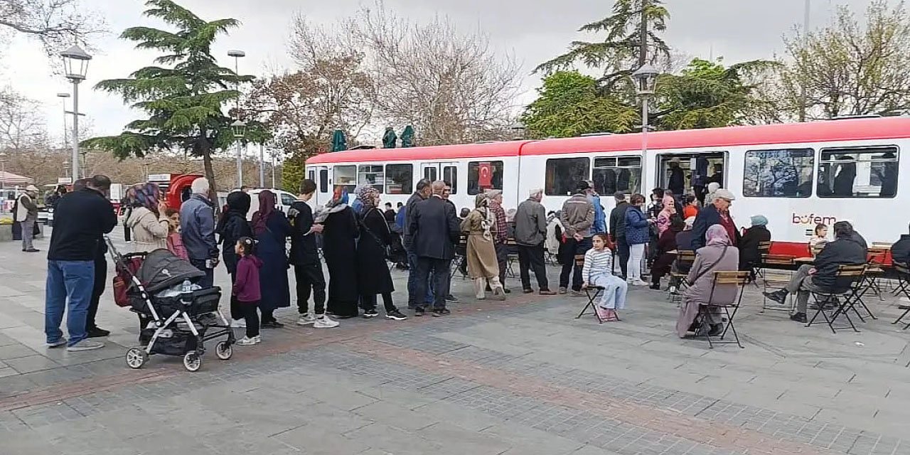 Konya’da 5 liralık simit için metrelerce kuyruk