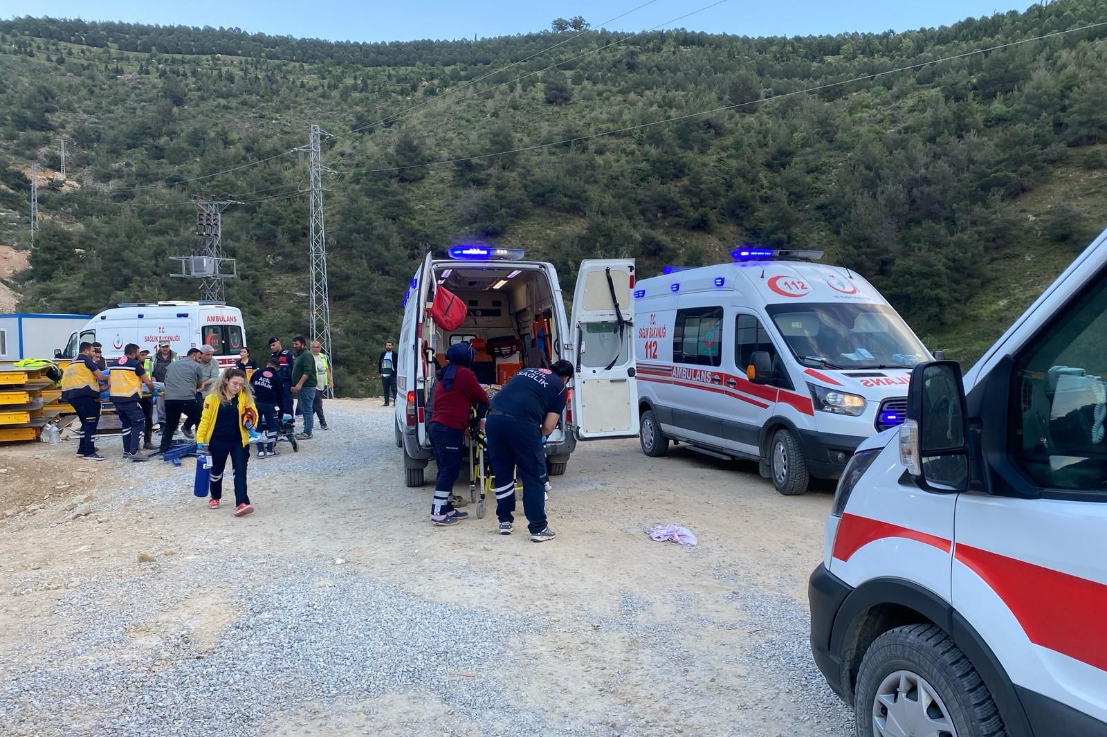 Manisa’da viyadük inşaatında çökme: 9 işçi yaralandı