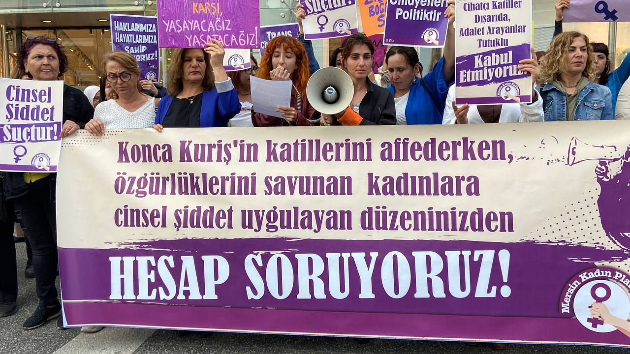 Kadınlardan çıplak aramaya protesto
