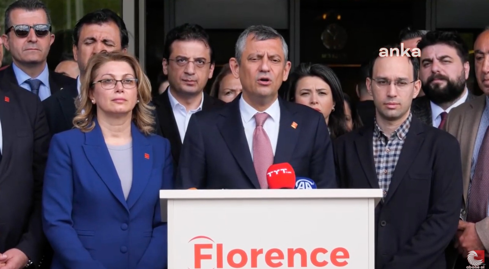 Özgür Özel’den Sırrı Süreyya Önder’e ziyaret: Türkiye’de barış olsun diye geçmiş bir ömür var