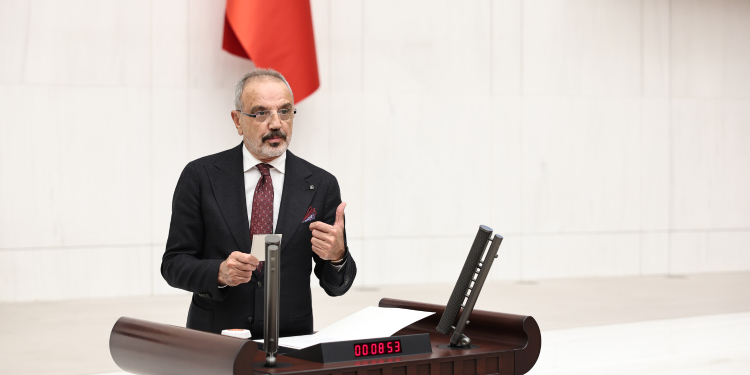 Sırrı Sakık sadece ‘Kürtçe’ dedi, mikrofonu kapatıldı