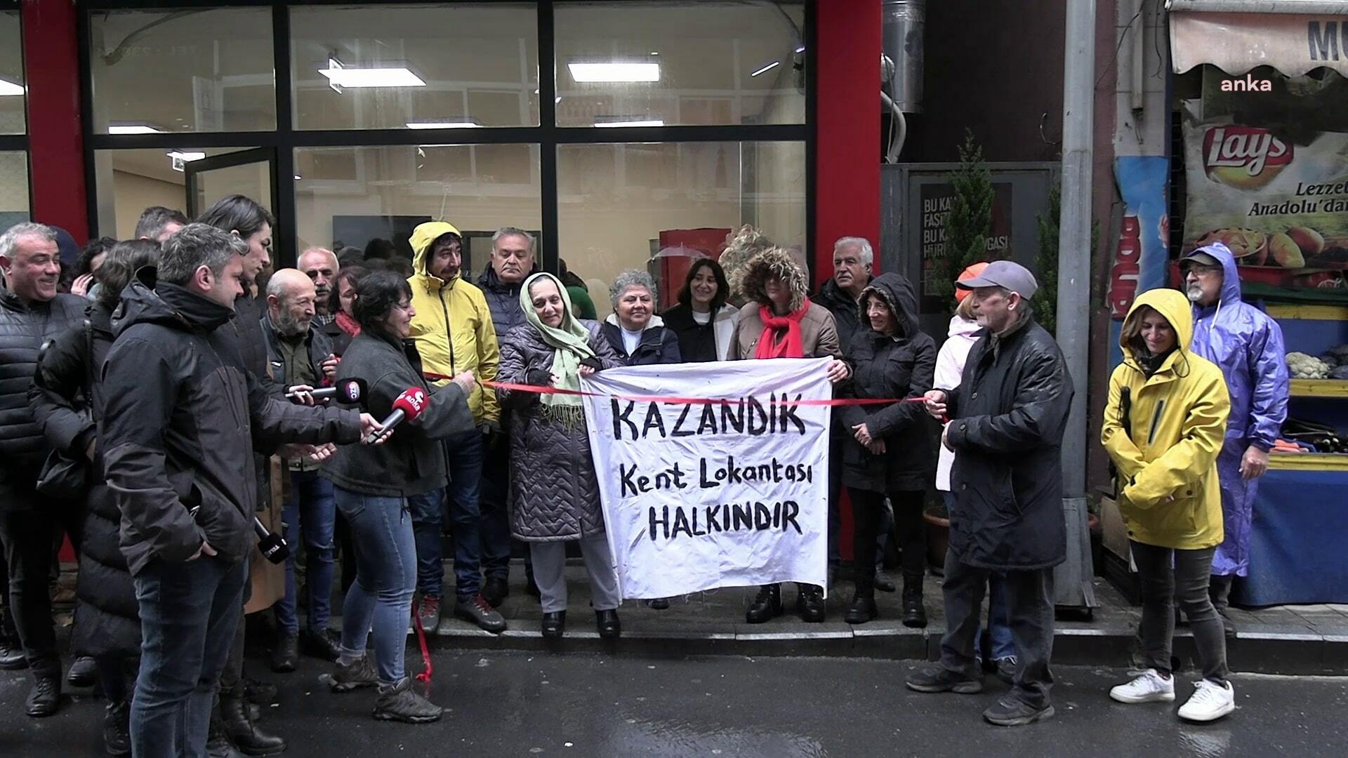 Şişli’de kent lokantaları yeniden açıldı: İlk gün hesabını Resul Emrah Şahan ödedi