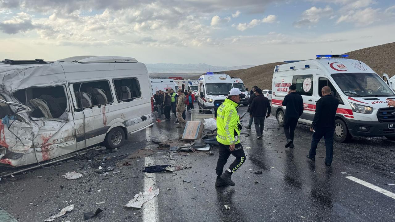 Van’da trafik kazası: 6 kişi hayatını kaybetti