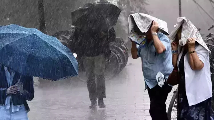 Meteoroloji uyardı: Sağanak, fırtına ve toz taşınımı geliyor