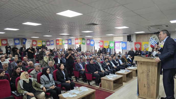 Tuncer Bakırhan Muş’ta konuştu: Geçmişin kısır döngülerine artık hapsolmayalım