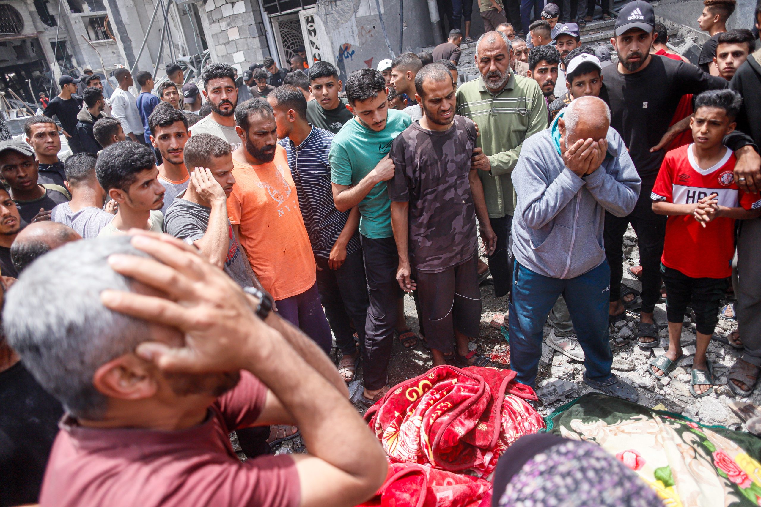 Gazze’de İsrail ordusunun saldırıları yoğunlaştı: 100’den fazla ölü