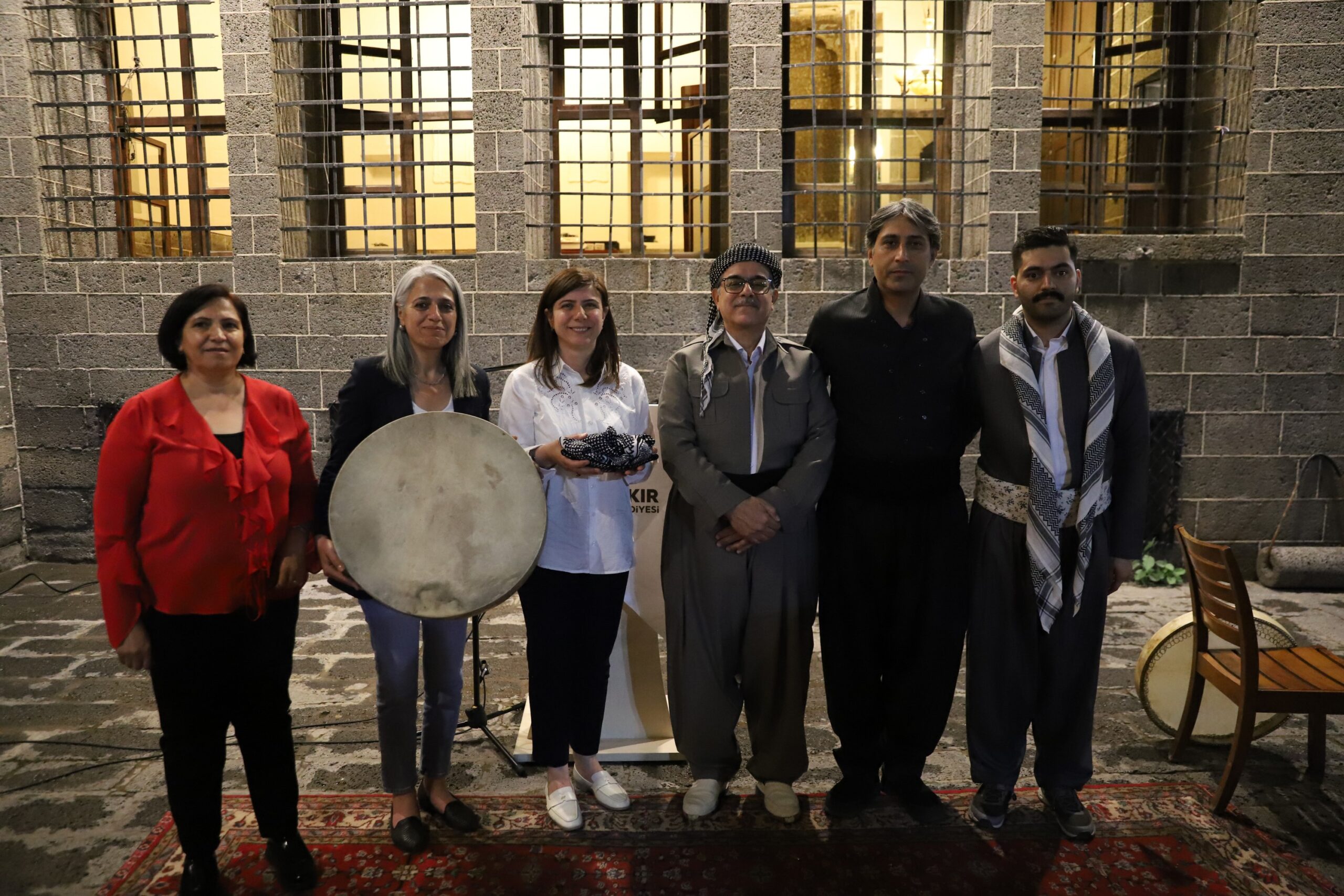 İranlı erbane sanatçı Alîreza Xewsî tarihi defi Diyarbakır’a hediye etti
