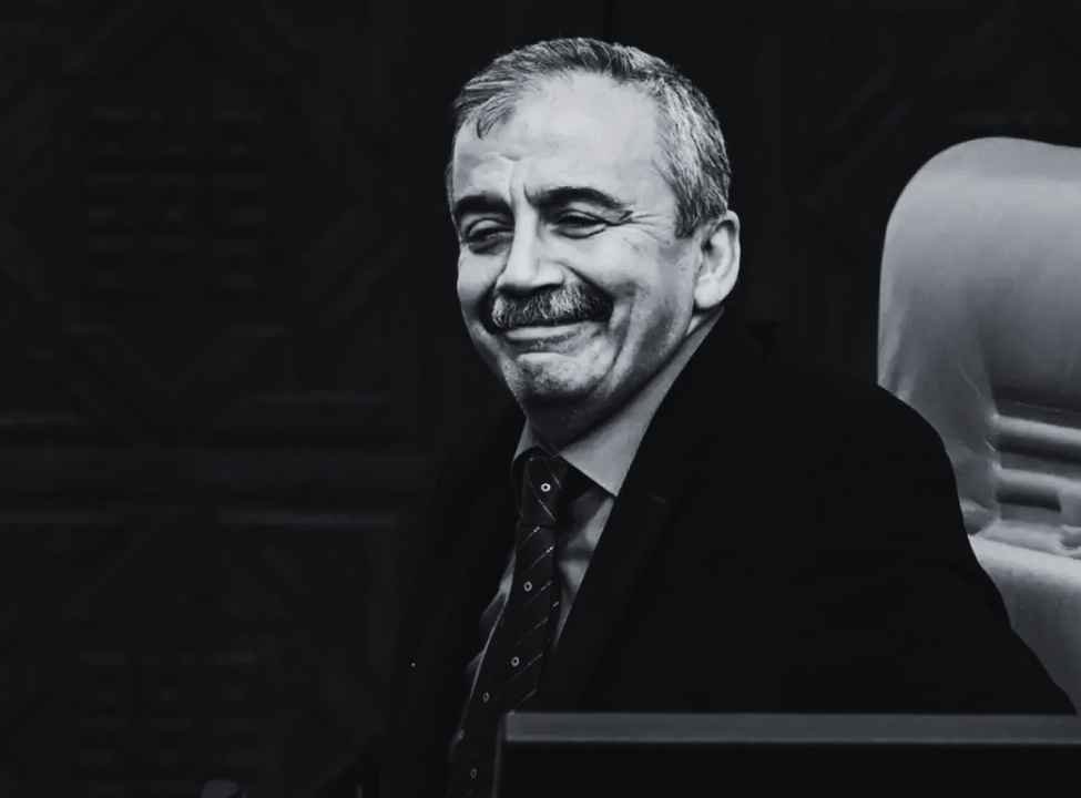 Sırrı Süreyya Önder hayatını kaybetti: Sanat dünyasından başsağlığı mesajları yağdı