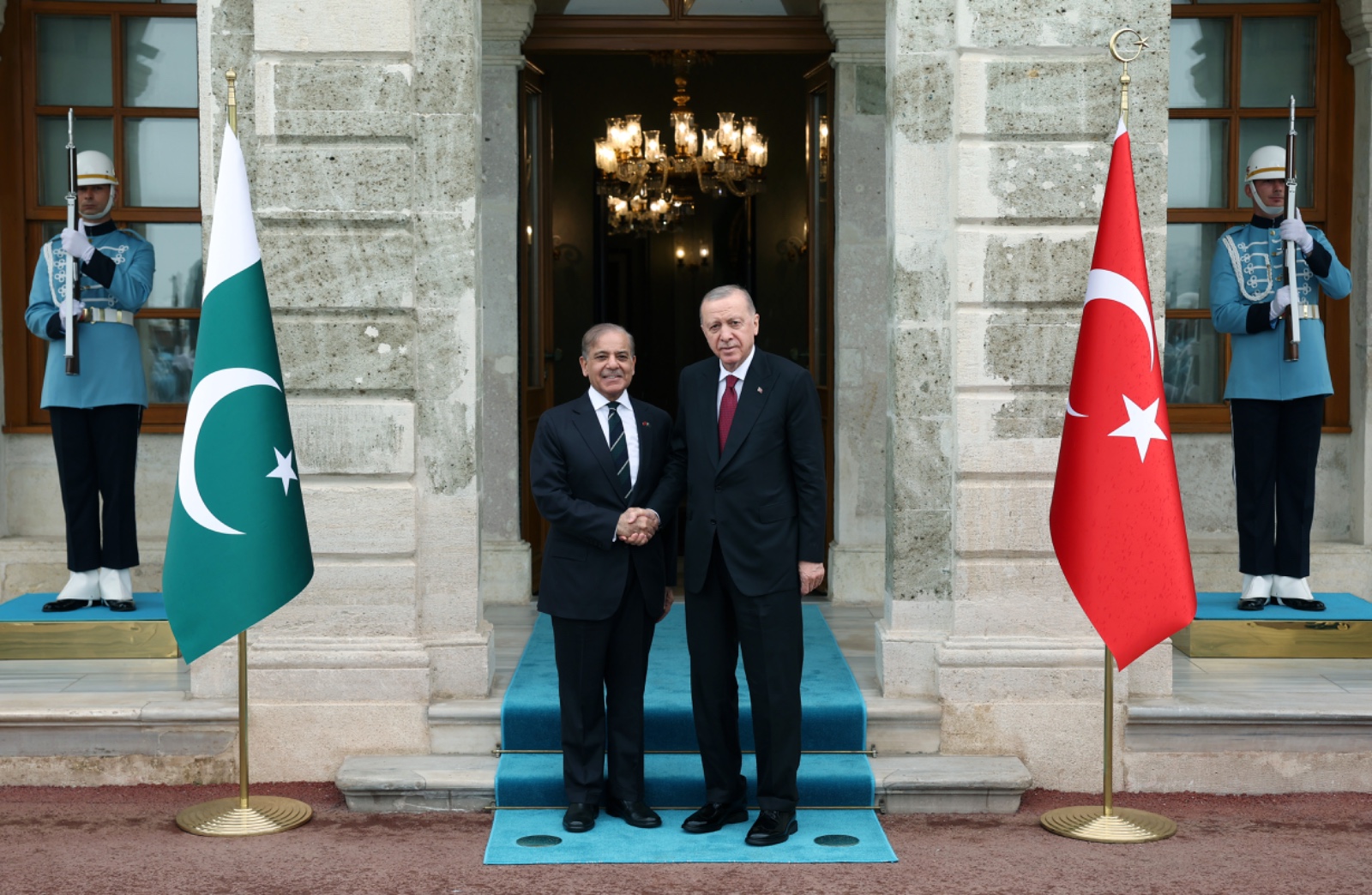 Pakistan Başbakanı Şahbaz Şerif Türkiye’de: Erdoğan ile görüştü