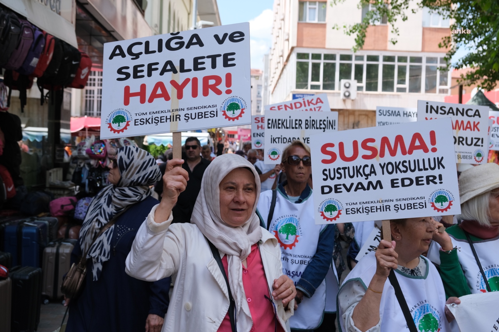 Emeklilerden yürüyüş: Krizin bizlere dayattığı acı reçeteyi kabul etmiyoruz