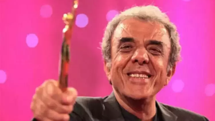 ‘Selvi Boylum Al Yazmalım’ın da senaryosunu yazmıştı: Ali Özgentürk hayatını kaybetti
