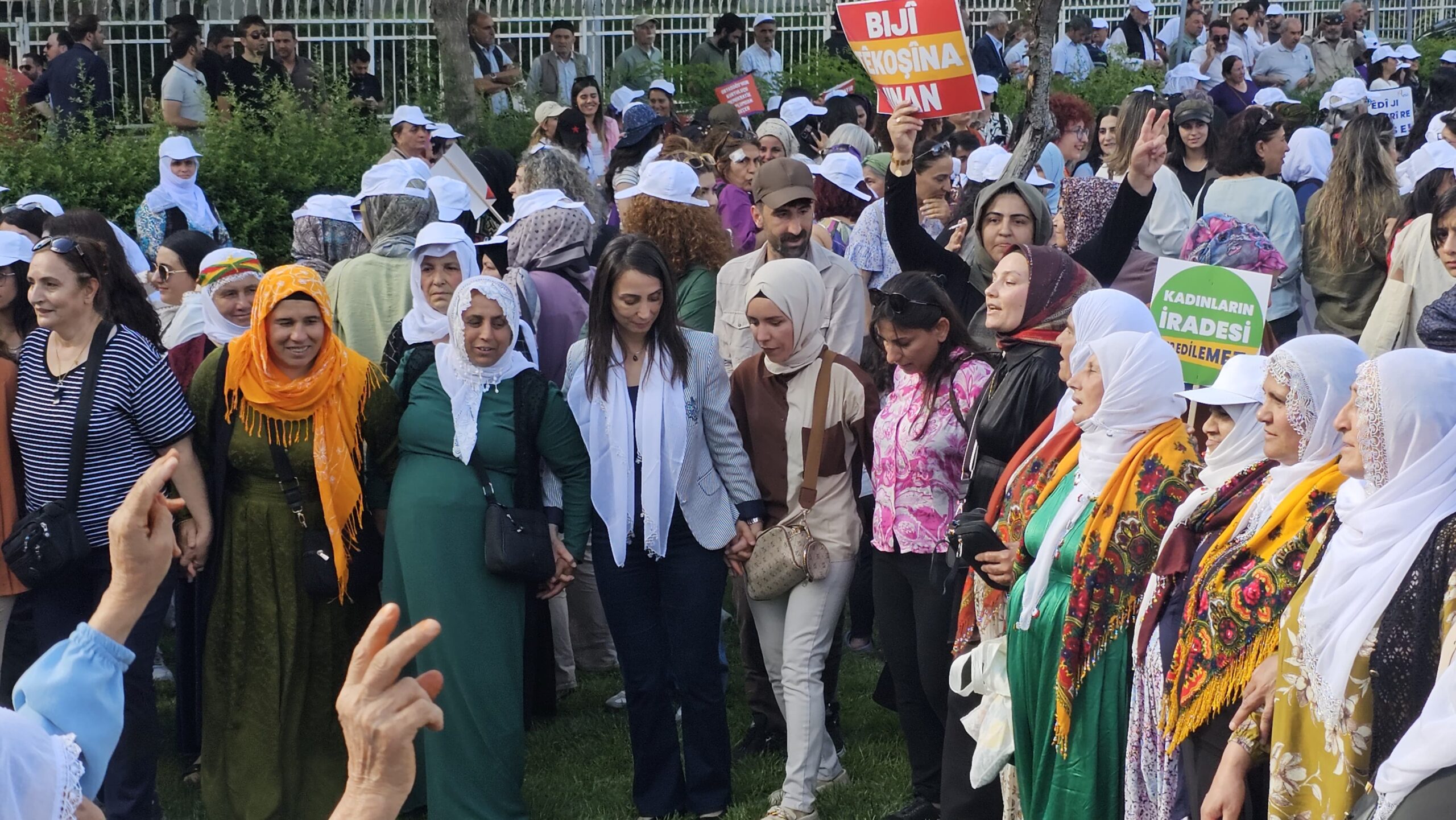 Diyarbakır’da kadınlar barış için bir arada