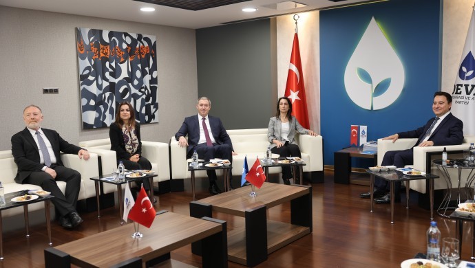 DEM Parti’nin siyasi partilerle görüşmeleri başladı: Komisyon önerisi gündemde