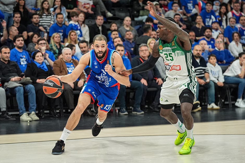 Anadolu Efes pes etmedi, seriyi 5’inci maça taşıdı: 85-82