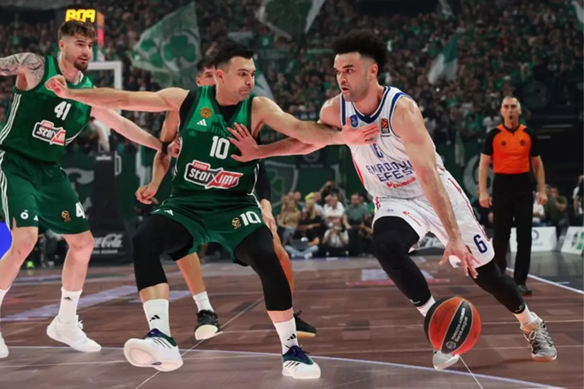 Anadolu Efes Euroleague’e veda etti,  Fenerbahçe’nin rakibi Panathinaikos oldu: 75-67