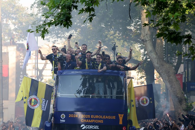 Fenerbahçe Euroleague şampiyonluğunu kutladı