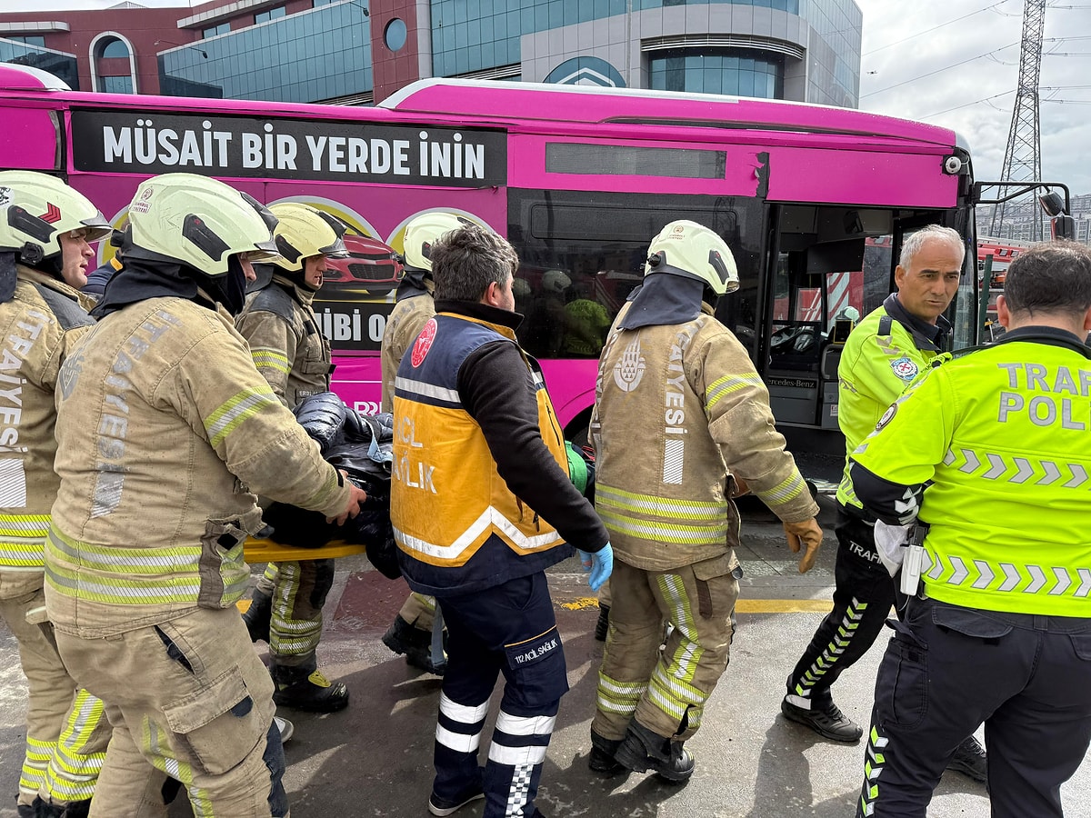 Haramidere’de metrobüs kazası: 1 kişi hayatını kaybetti