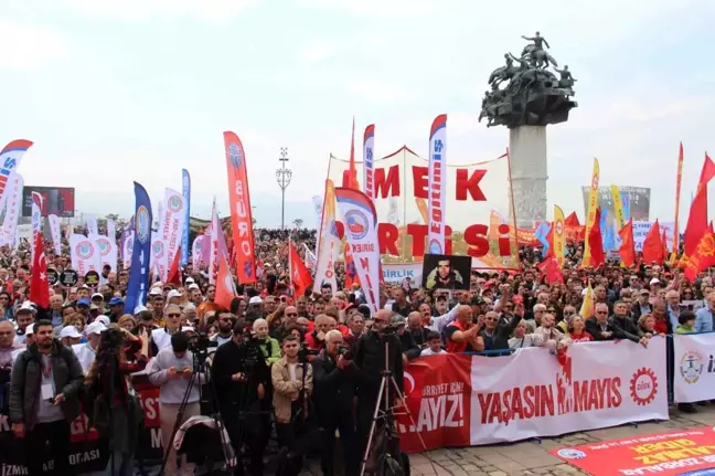 İzmir’de 1 Mayıs: Çocuklar da alandaydı