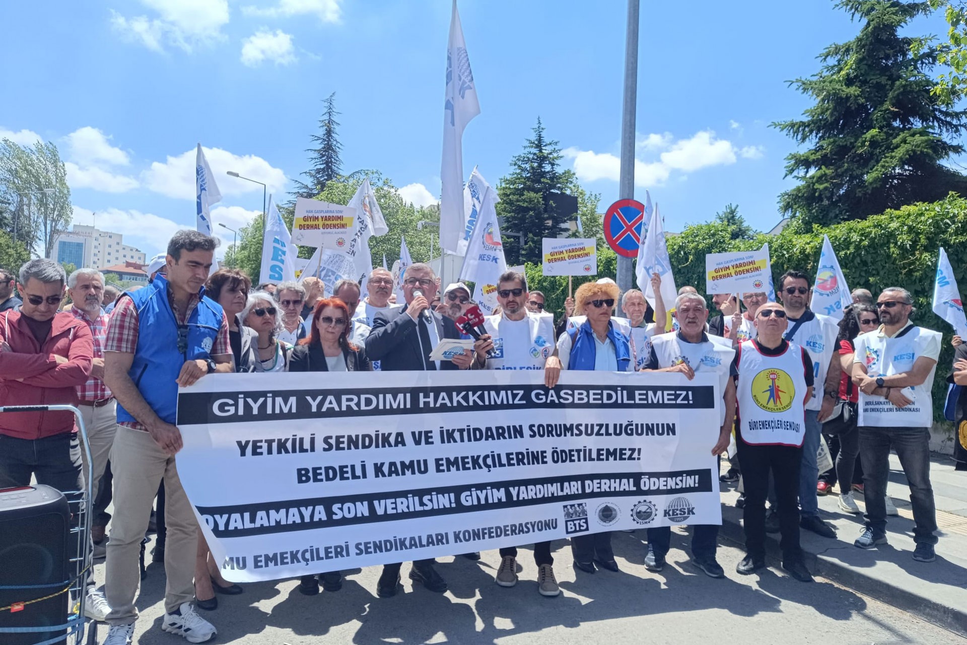 KESK’ten ‘TİS’ eylemi: Kamu emekçileri Sayıştay’ın giyim yardımı kararına tepki gösterdi