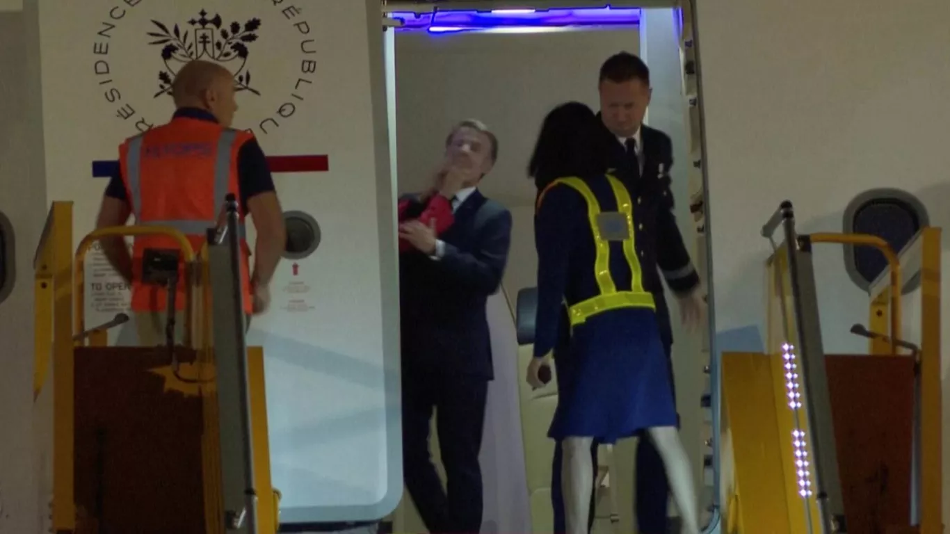 Fransa Cumhurbaşkanı Macron’dan tokat açıklaması: ‘Şakalaşıyorduk’