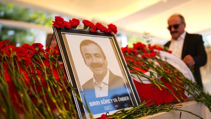 Sırrı Süreyya Önder’in ismi Çınar’da bir caddeye verildi