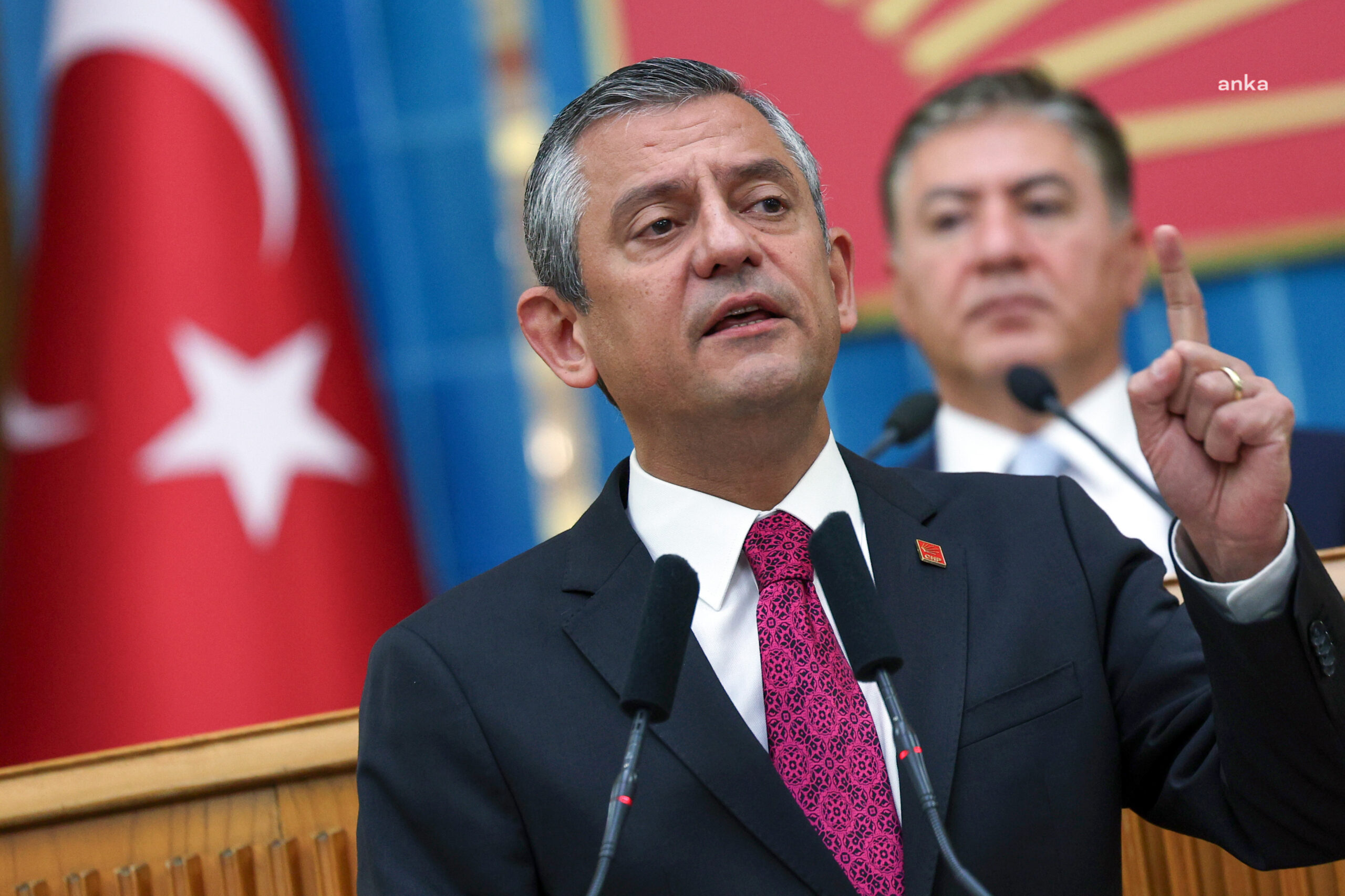 Özgür Özel: Savaşta nasıl davranılıyorsa biz de öyle davranıyoruz, bu çatışmayı bitirin