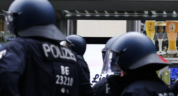 Stuttgart’ta araç kalabalığın arasına girdi: En az sekiz yaralı