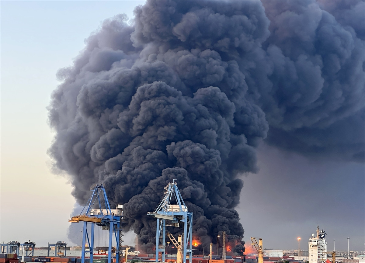 Sudan’ın Port Sudan Limanı’nda patlama ve yangınlar meydana geldi