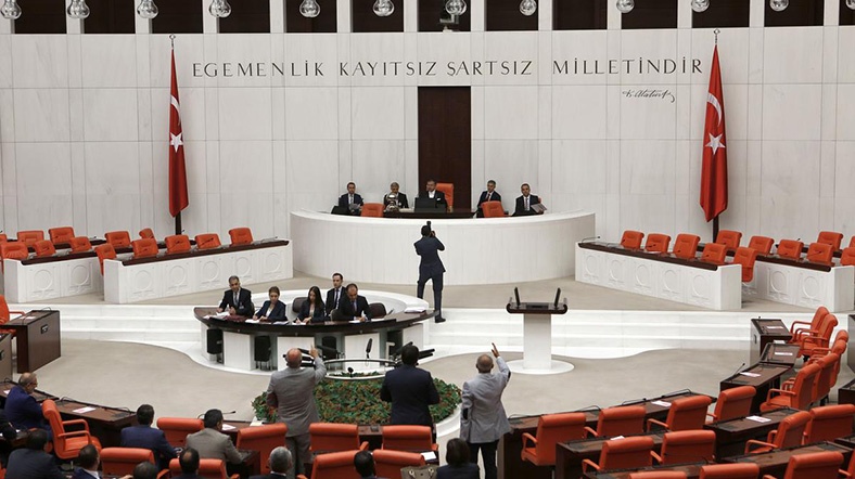Meclis’te başkanlık divanı üyeleri ile grup başkanvekilleri yeniden belirlenecek