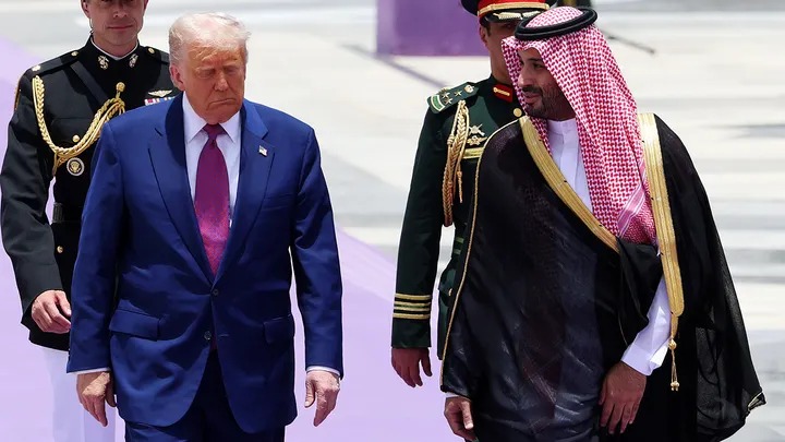 Trump Suriye’ye yönelik yaptırımların kaldırılacağını açıkladı