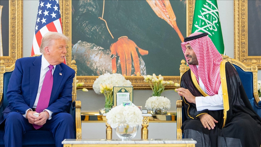 Trump Körfez turundan 3 trilyon doları aşan yatırım ve silah anlaşmalarıyla dönüyor