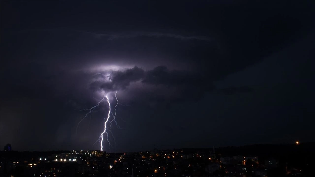 Meteoroloji’den çok sayıda il için gök gürültülü sağanak uyarısı