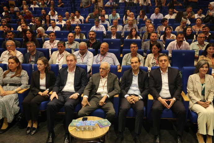 DEM Parti: Yerel Yönetimler Özerklik Şartı tanınsın, kayyım uygulamasına son verilsin