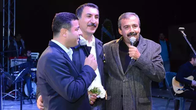 Selahattin Demirtaş ve Ferhat Tunç’tan Sırrı Süreyya Önder anısına şarkı